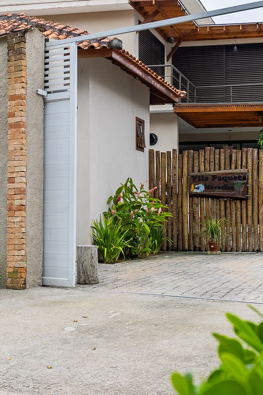 Fachada da entrada da Vila Paquetá
